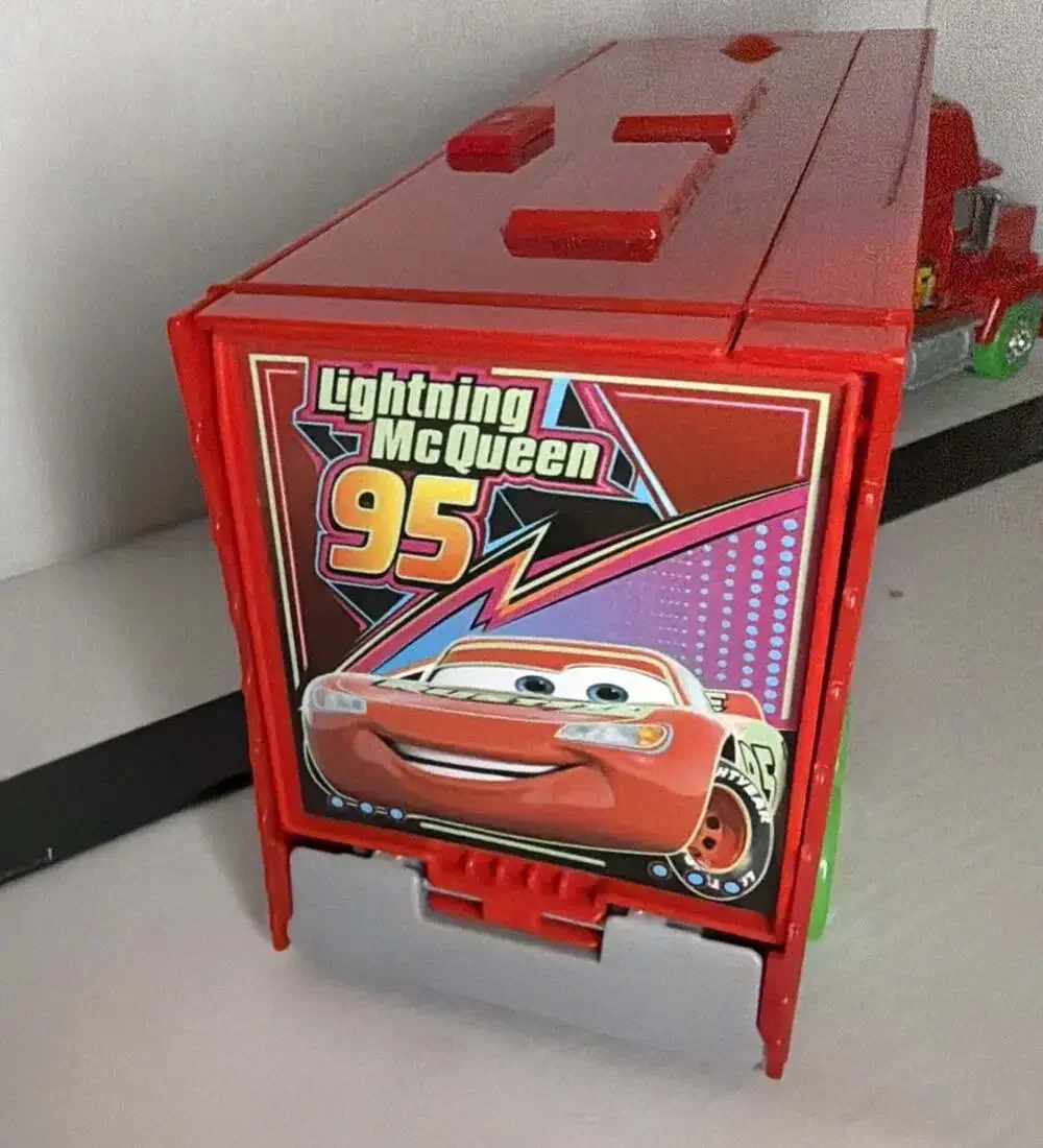 Disney Pixar Cars Lightning McQueenGlow Racer Transforming Mack Hauler Rust-eze